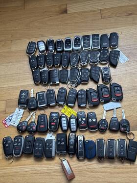 Fcc1626363 Assorted Oem Used Lot Of 62 Keyless Entry Remote Fobs