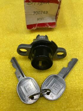 700743 Briggs & Stratton Nos And 8721 Gm Coded Black Deck Lock With Keys