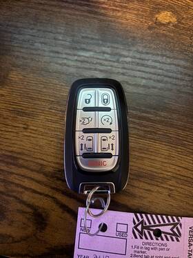 2c4rc1bg5kr700734 Chrysler 2019 Pacifica Black Key Fob
