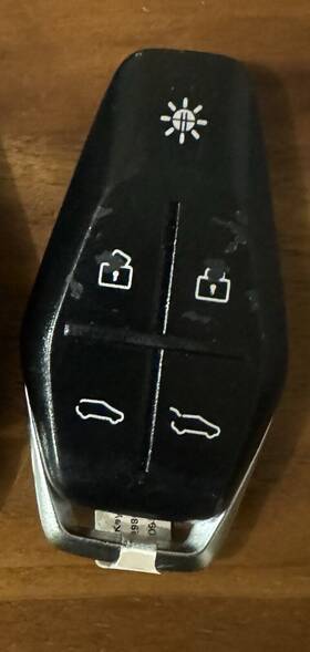 Fm2980200182 Fisker Used 23-24 Ocean Key Fob Missing Rear Cover