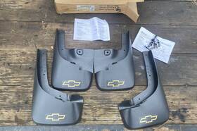 12499692 Gm # Molded Splash Guards Gray Gold Bowtie Logo 4 Chevy Colorado
