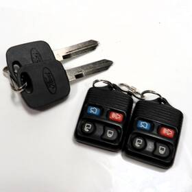 W1623-h72pt H72pt 2 Keys And Remotes H72-pt Ford Mustang/crown Vic/lincoln Town Car/navigator