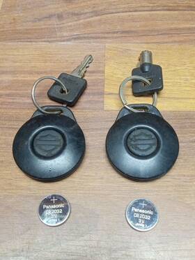363f511 Harley-davidson Key Fob One Button Keyless Entry Remote Set Of 2 And Keys