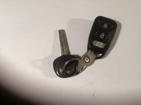 1221s Hyundai Key And Fob For A 2013 Sonata