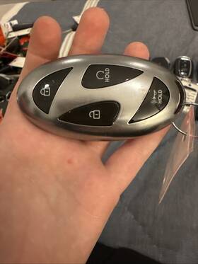 Tq8-fob-4f61 Hyundai 95440-be560 1 Used Oem 23-25 Kona Smart Key Sx2 M43 4bt