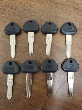 Da25-p Kl Italy Lot Of 8 Automotive Blank Key For Nissan Pickup -new