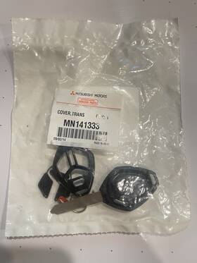 Mn141333 Mitsubishi New Genuine Key Transmitter Cover Housing Mn141333 Mitsubishi New Genuine Key Transmitter Cover Housing