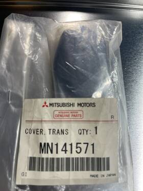 Mn141571 Mitsubishi New Oem Genuine Key Shell Cover Mn141571. Nos Sealed Orig Packaging