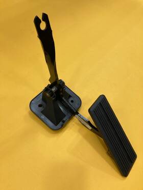 04591740aa Mopar New Oem Accelerator Shaft And Pedal Bracket 4591740aa 4591740