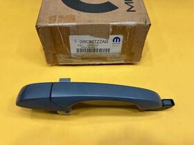 0wc82tzzag Mopar New Oem Right Exterior Door Handle Wc82tzzag Old Stock 0wc82tzzag Mopar New Oem Right Exterior Door Handle Wc82tzzag Old Stock
