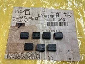 05019585aa Mopar 5019585aa Genuine Oem # Clips 7 New Old Stock 05019585aa Mopar 5019585aa Genuine Oem # Clips 7 New Old Stock