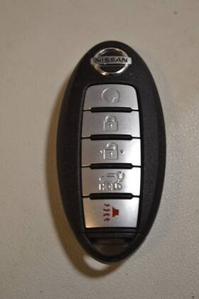 S190144905 Nissan Genuine Keyfob - Key Has Been Cut