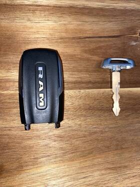 68312804ad Oem 2019-2024 Ram 1500 Pickup 3-button Smart Key