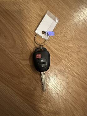 679457 Toyota Key Fob For 2018 Tundra Used Good Condition 679457 Toyota Key Fob For 2018 Tundra Used Good Condition