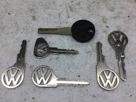 321837219 Vw Key Logo Emblem Jewelry Craft Art Brass Vintage Bug Bus Decorative